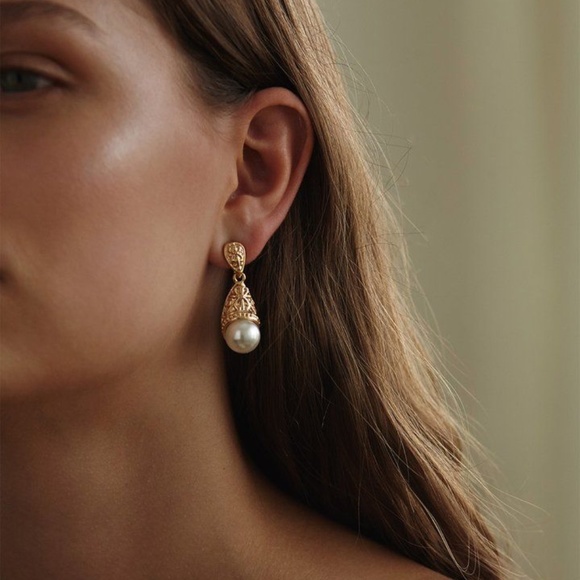 Anthropologie Jewelry - 🌟HP🌟 Arms of Eve Gold Plated Baroque Pearl Earrings